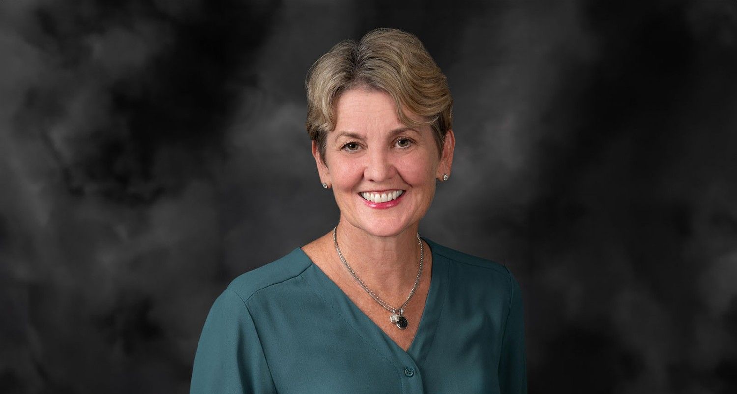 Professional headshot, Deborah Izzi CFA Senior Vice President, Naples & Marco Island, FL